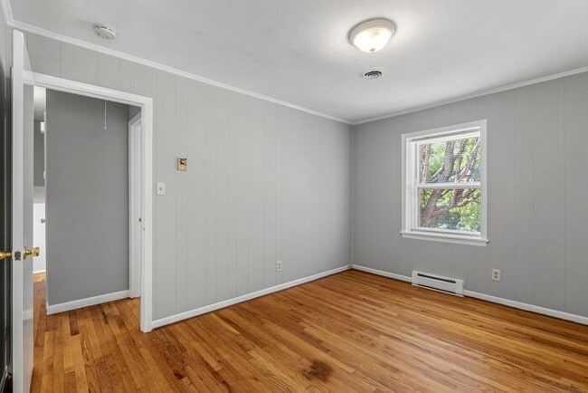 Building Photo - Large Home in Four Seasons Area, Hardwoods, Dining Room, Screed Porch, Fenced!