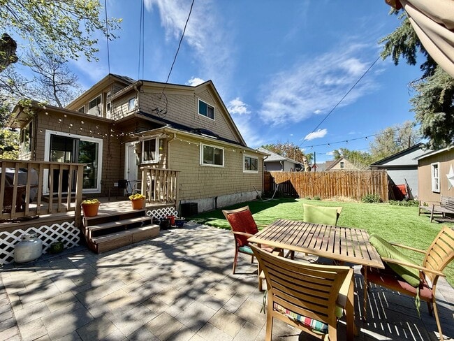 Building Photo - Distinguished 4 bed, 2 bath Bungalow in the Old North End
