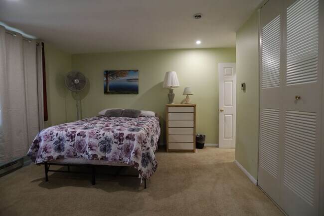 Building Photo - 2 Bed 1.5 Bath Furnished Winter Seasonal Condo in Waterville Valley! - $2400/mo
