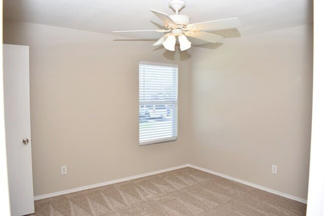 Building Photo - 14000 Silkwood Dr