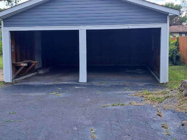 Building Photo - "3-Bedroom Retreat in Cahokia Heights – Co...