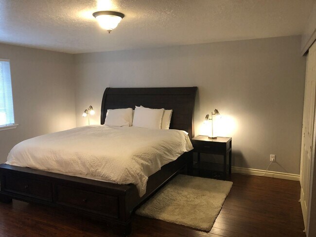 Building Photo - Ranch style home close to river & trails, ...