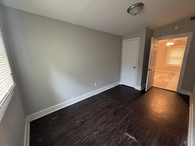 Building Photo - 331 McLin St