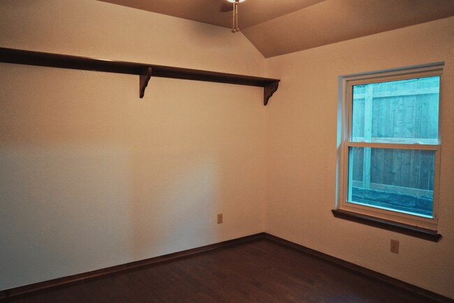 Building Photo - 3505 Crescent Ct