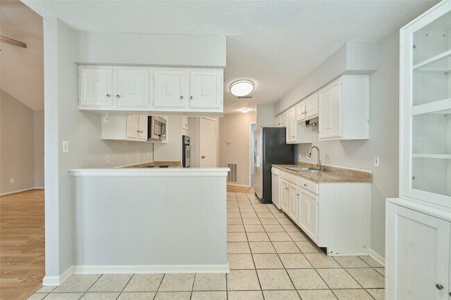 Building Photo - 5 N White Pebble Ct