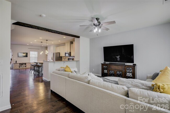 Building Photo - 1731 Evergreen Dr