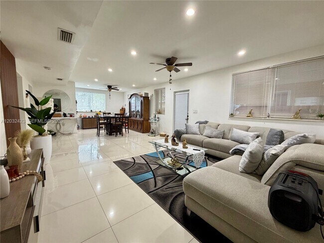 Building Photo - 2780 SW 90th Ave
