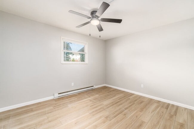 Building Photo - 721 Reinhard Ave