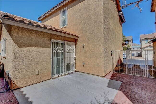 Building Photo - 1259 Black Cherry St