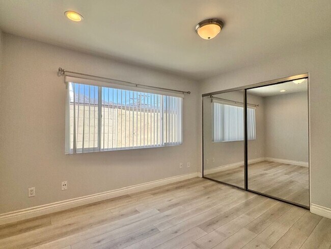 Building Photo - Stylish Burbank Condo with Modern Touches ...