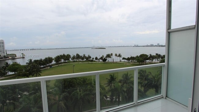 Building Photo - 1900 N Bayshore Dr