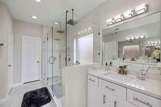 Building Photo - 16315 Scotch Hollow Ln