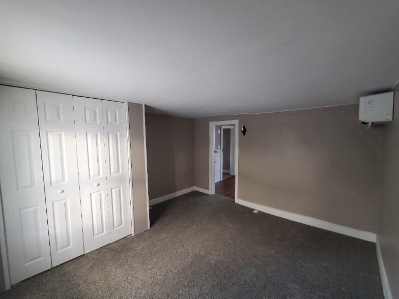 Building Photo - 3 Clinton St