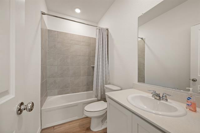 Building Photo - 1216 W Yarrow Ave