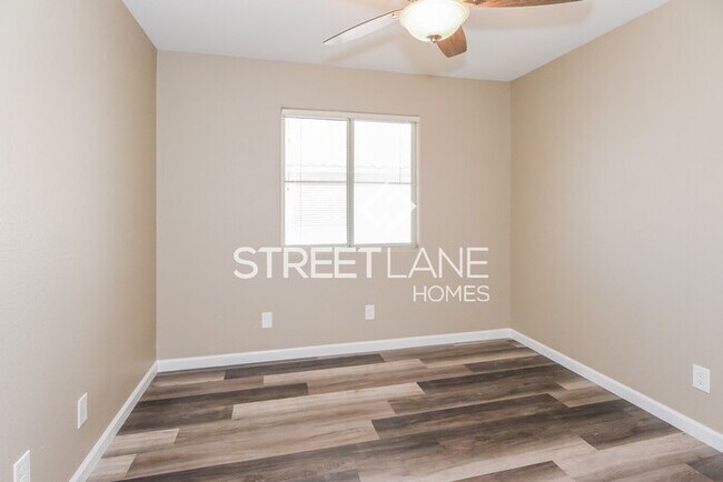 Building Photo - Spacious 5 bedroom home in Henderson!