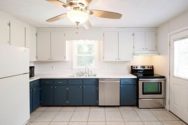 Building Photo - 930 Claudius Ct