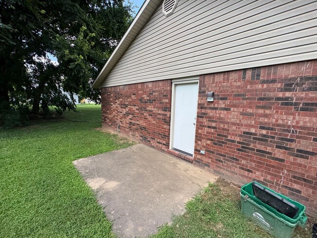 Building Photo - FIRST FULLS MONTHS RENT FREE