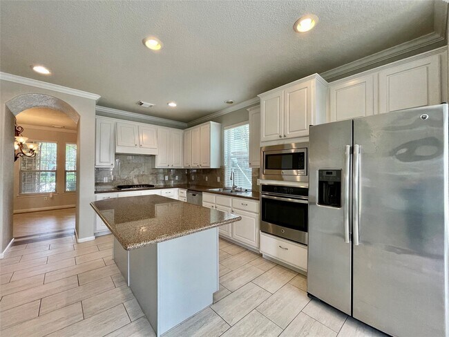 Building Photo - 23606 Rollinford Ln