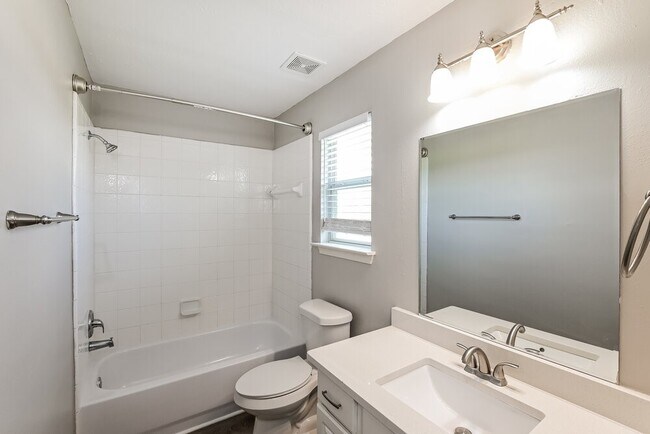Building Photo - 5370 Kyla Cir