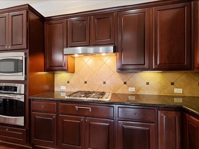 Building Photo - 5502 Lunia Ln