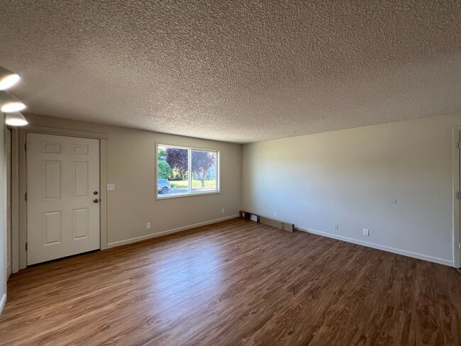 Building Photo - Beautifully Landscaped Two Bedroom