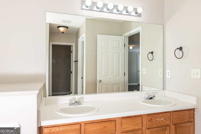 Building Photo - 1405 Stephens Pond View