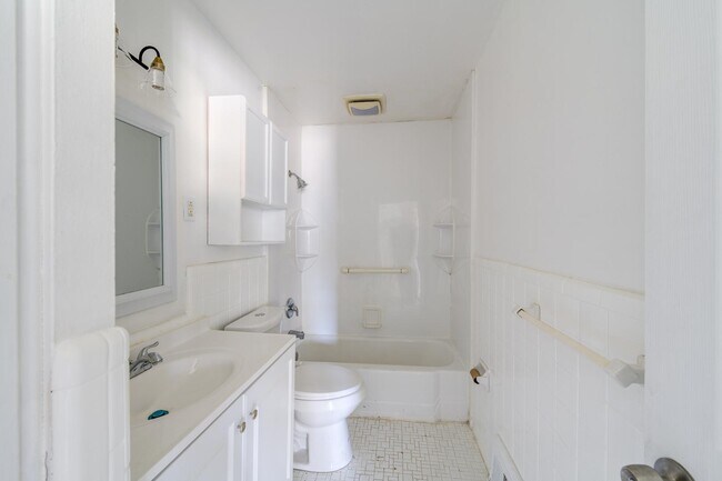 Building Photo - 49 Forestwood Dr