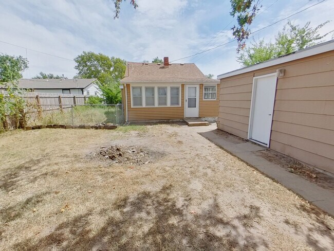 Building Photo - 1125 S Millwood Ave