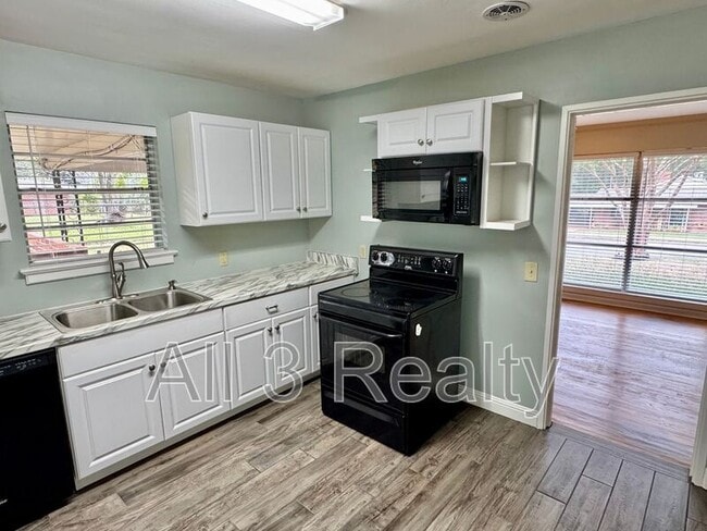 Building Photo - 3508 Cottonwood Dr