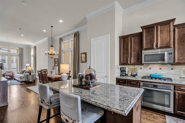 Building Photo - 1721 Upland Lakes