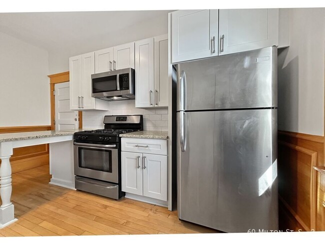 Building Photo - 2+br 1ba ~ Security Deposit Free Alternati...