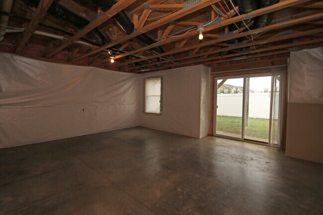 Building Photo - Stunning 3 Bed Rental with Deck & Pond View!