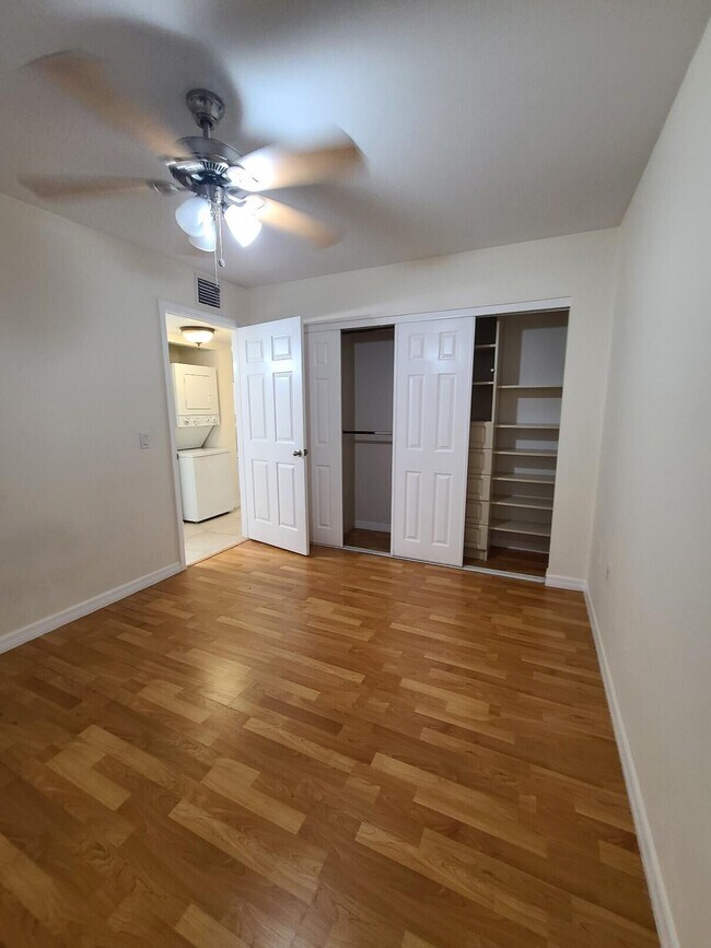 Building Photo - 1547 Lake Crystal Dr