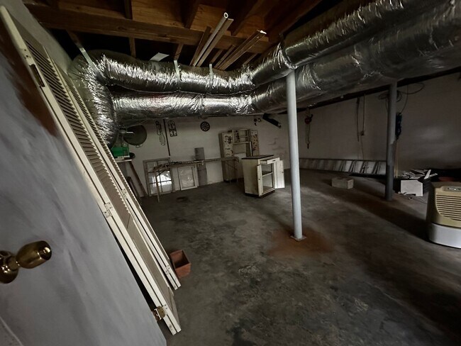 Building Photo - Partially furnished 3 bed/ 1.5 bath - Morristown, TN