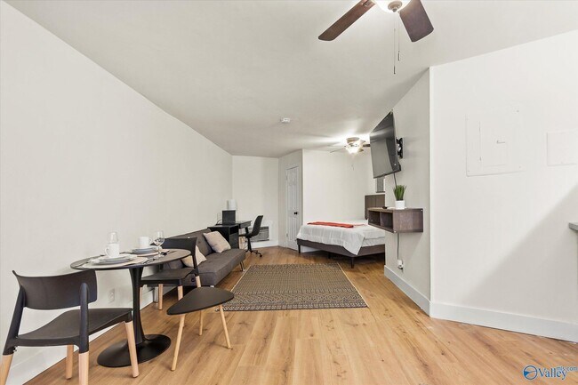 Building Photo - 3801 SW Triana Blvd