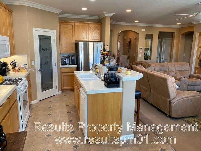 Building Photo - Lincoln 3 Bed 2 Bath Single Story Gem!