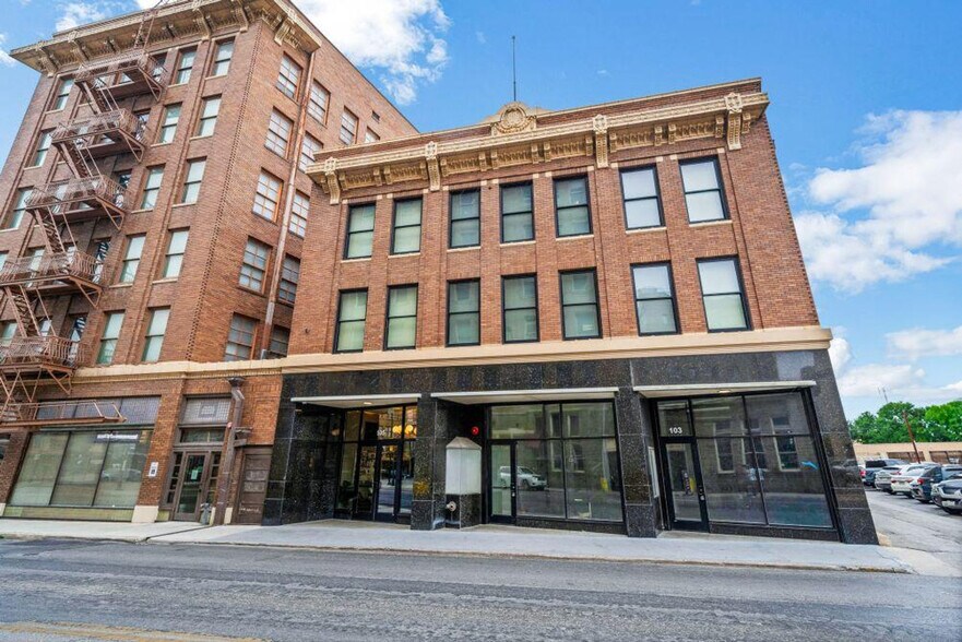 Building Photo - 505 E Travis St