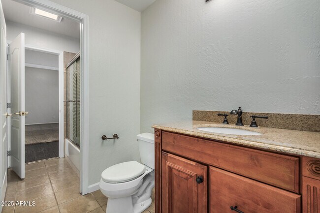 Building Photo - 1122 W Morelos St