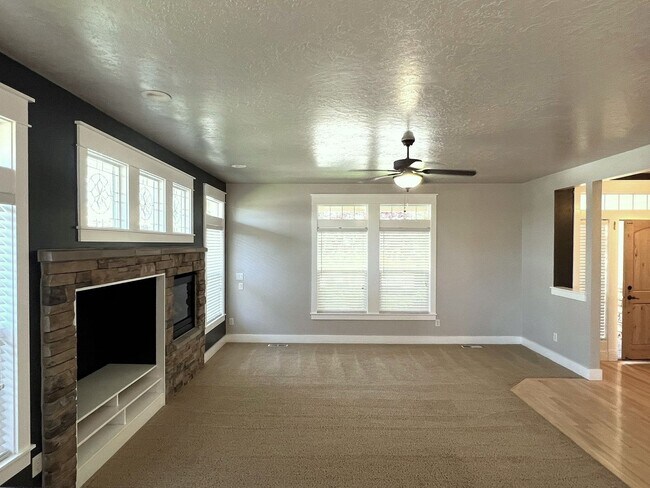 Building Photo - Gorgeous 4 bed 3 bath home in Meridian, ju...