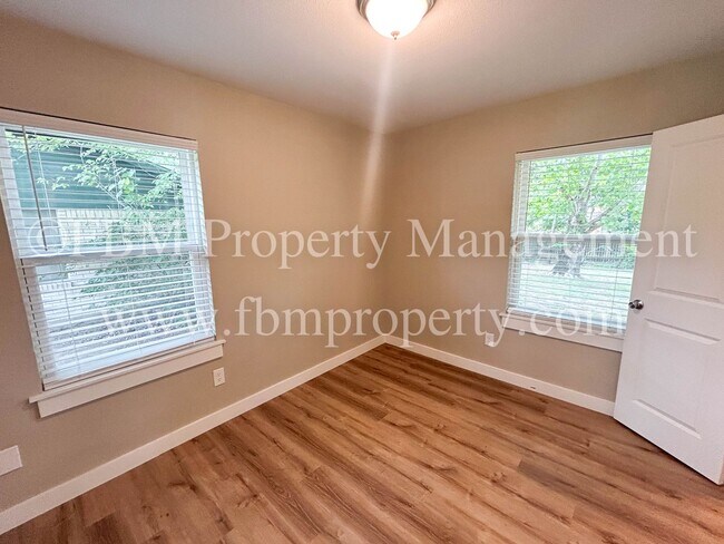 Building Photo - 808 Loy Ln