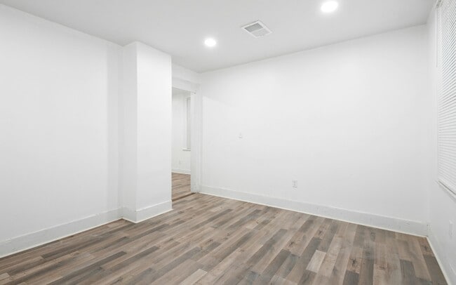 Building Photo - 1361 E 45th St