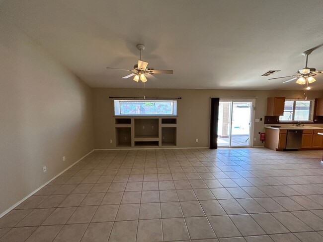 Building Photo - 13444 W Paradise Ln