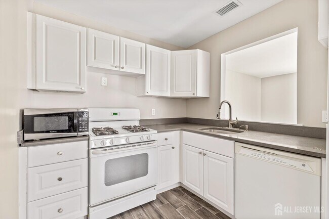 Building Photo - 2301 Bayhead Dr