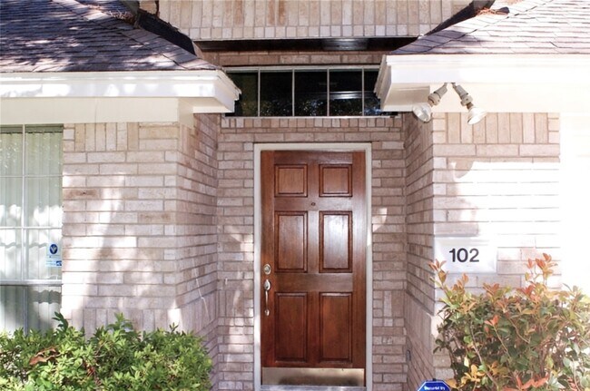 Building Photo - 102 N Holly Laurel Cir