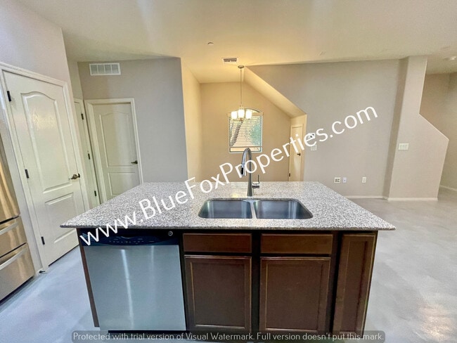 Building Photo - 2428 E Emerald Moon Dr
