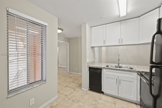 Building Photo - 1076 Coral Club Dr