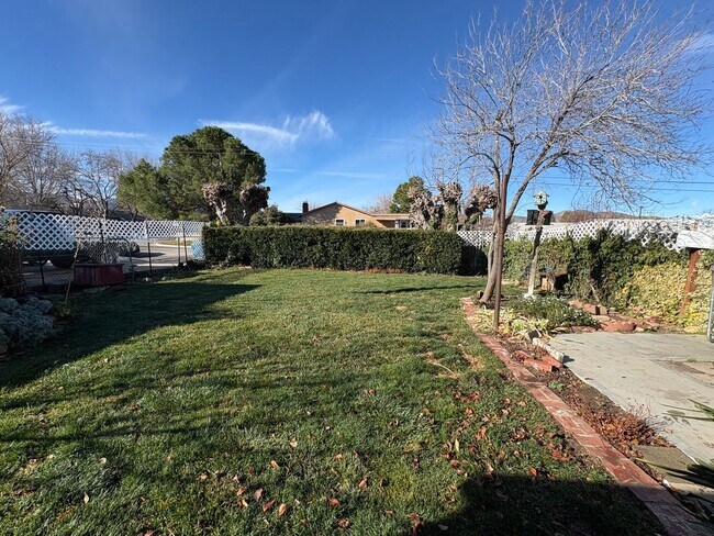 Building Photo - Charming Downtown Tehachapi Rental – 3 Bed | 2 Bath