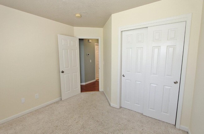 Building Photo - Clean Single-Level Home in Quiet Neighborhood
