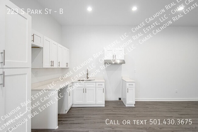 Building Photo - 223 S Park St