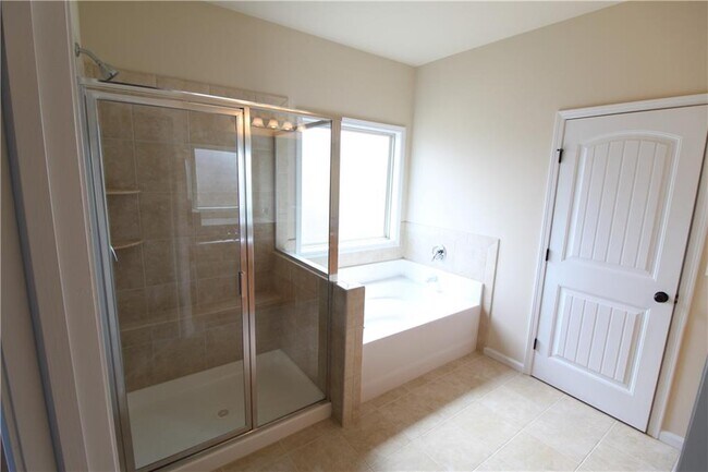 Building Photo - 5759 Shore Isle Ct